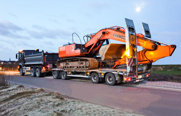 How Does a Trailer Turntable Work?