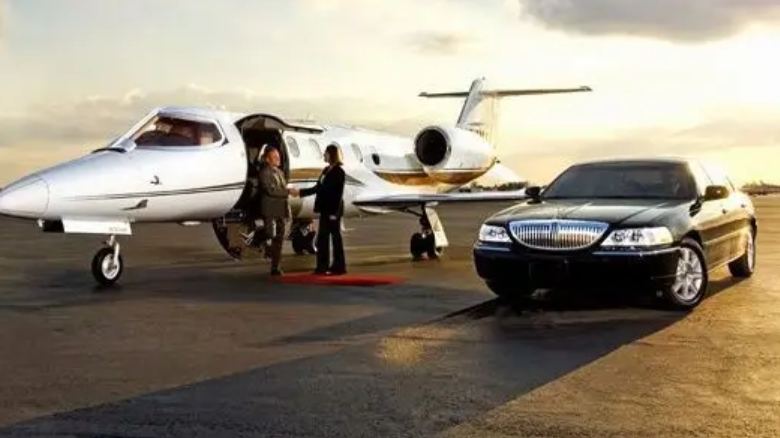 Comfortable and Efficient airport limousine