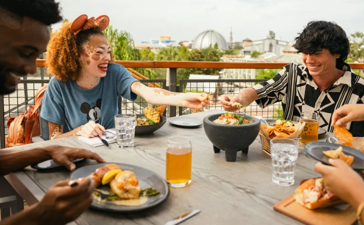 How Outdoor Eating Experiences Are Transforming the Food and Beverage Industry